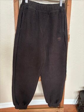 Adidas women’s Brown Sherpa Joggers with Trefoil Logo Sz Small